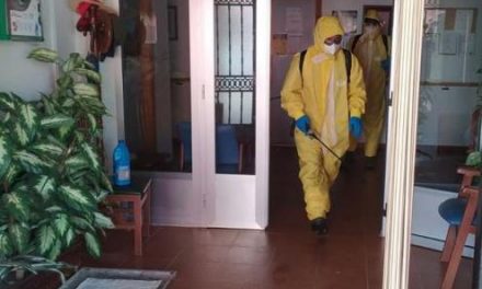 Villanueva de la Sierra desinfecta hasta 21 veces la residencia de mayores para evitar la entrada del Covid
