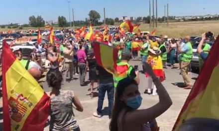 Más de 500 personas salen a la calle en Cáceres y Badajoz para protestar en contra del Gobierno