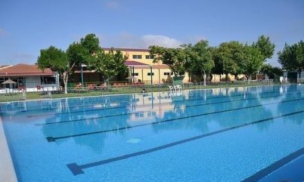 La Junta pide a los ayuntamientos que «mediten» abrir las piscinas este verano