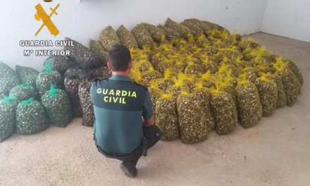 Dos detenidos en Alcuéscar cuando transportaban 2,7 toneladas de almejas sin documentación