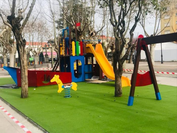 La zonas de juego infantil de Moraleja abrirán este fin de semana al público tras su limpieza y desinfección