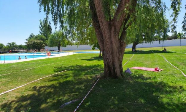 Torrejoncillo abre la piscina municipal con refuerzo de personal para garantizar la seguridad de usuarios