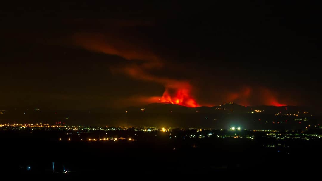 El incendio en la localidad rayana de Oleiros en el que murió un bombero ya está controlado