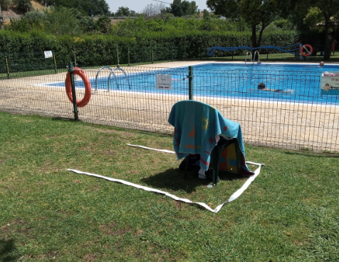 Coria pone en marcha diferentes kit de distanciamiento personal en las piscinas municipales