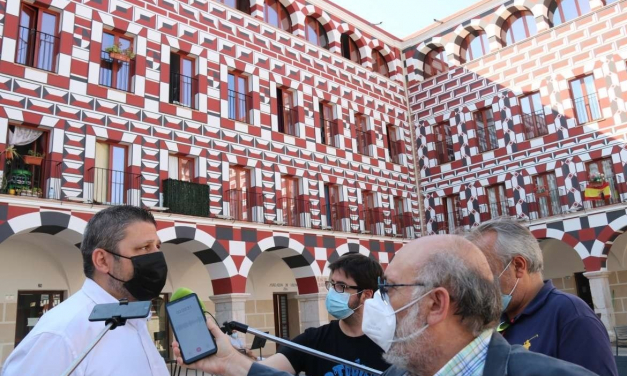 La Junta califica la restauración de la fachada de las Casas Coloradas como un ejemplo de «regeneración urbana»