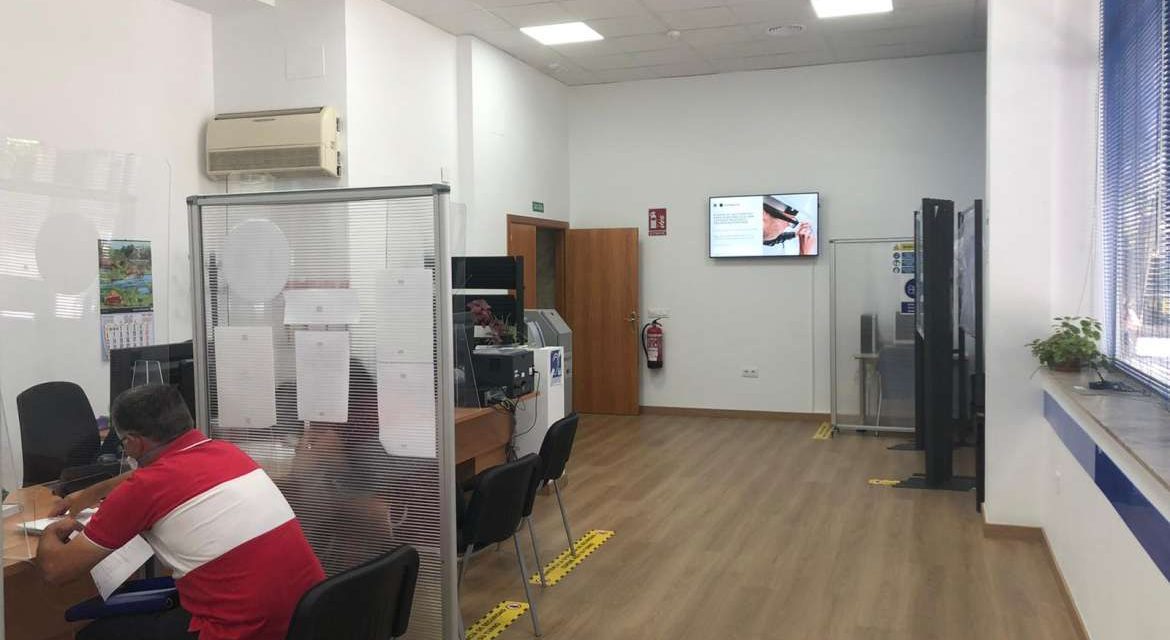 La oficina de atención ciudadana de Badajoz se renueva con contenidos audiovisuales y quioscos interactivos