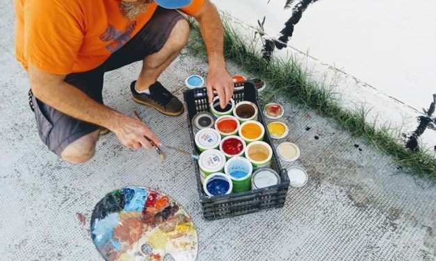 Un taller en Montijo pretende recuperar para la ciudadanía un espacio inutilizado a través del arte al aire libre