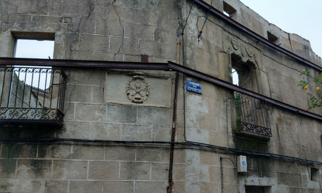 La Diócesis de Coria-Cáceres se compromete a renovar la casa parroquial de Hoyos después de 18 años