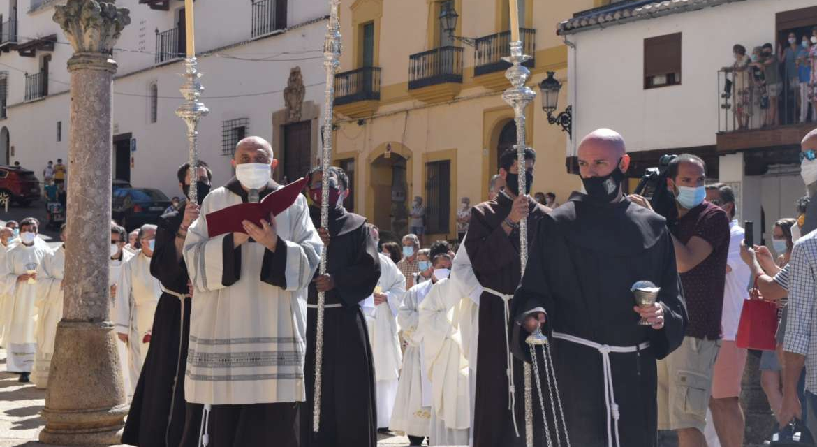 El Monasterio de Guadalupe abre la Puerta Santa que inaugura el Año Jubilar Guadalupense