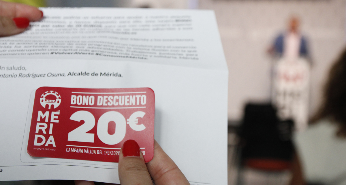 Los vecinos de Mérida recibirán bonos de 20 euros para consumir en el comercio local