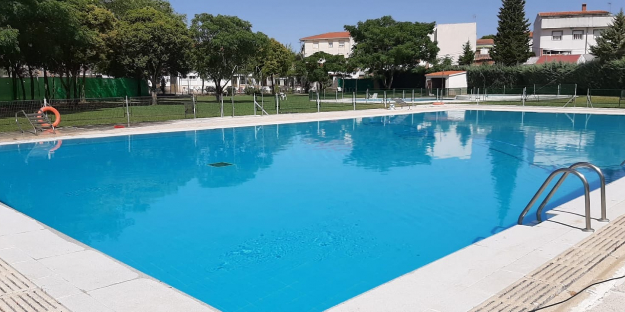 Portaje establece diferentes turnos en las piscinas municipales ante la gran afluencia de usuarios