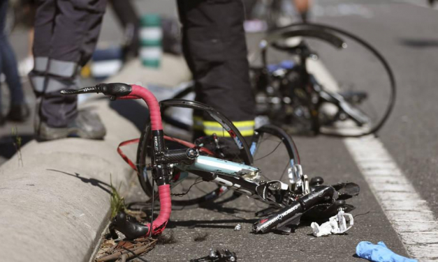 Un ciclista presenta erosiones y trauma torácico tras sufrir un accidente cerca de El Batán