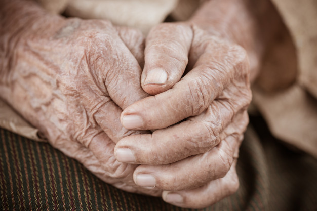 Sanidad registra tres nuevos brotes en residencias de mayores con 90 personas afectadas