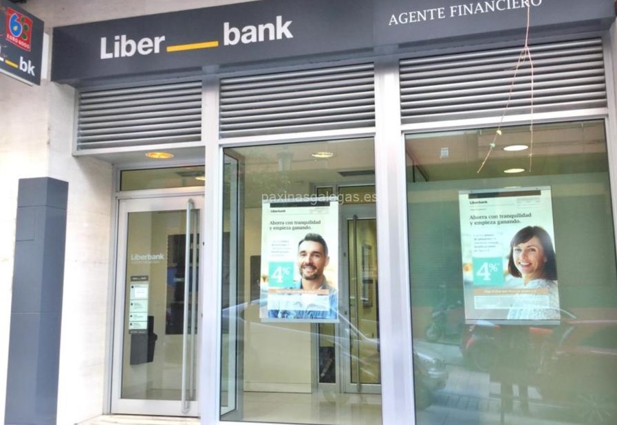 Caos en Liberbank con exageradas comisiones, oficinas sin atención y problemas en la banca electrónica