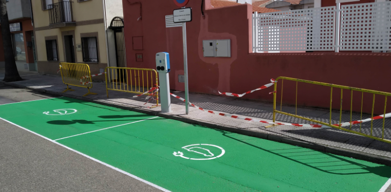 Los vehículos eléctricos ya pueden recargarse en Moraleja, Valverde del Fresno y Valencia de Alcántara