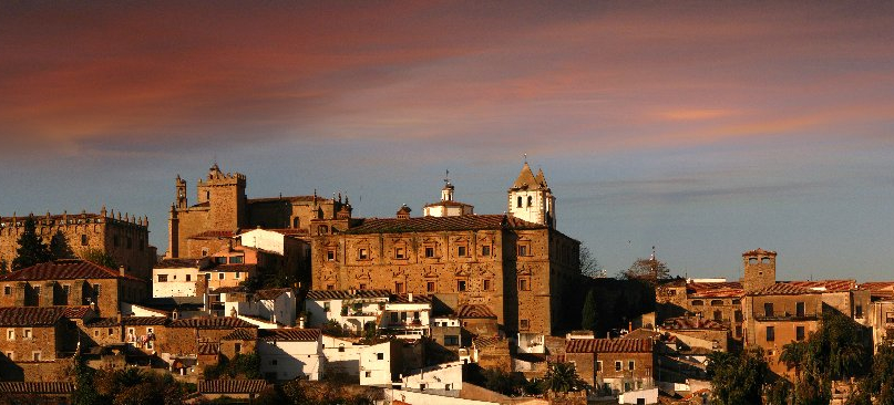 El número de turistas en Cáceres se reduce un 34% durante agosto