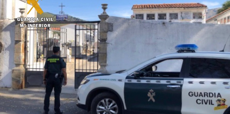 Detenidos dos vecinos de Valverde del Fresno por robar en nichos del cementerio municipal