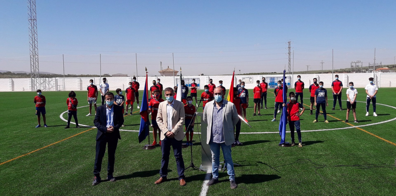 Guareña inaugura un campo de fútbol de césped artificial en el estadio municipal ‘La Noria’