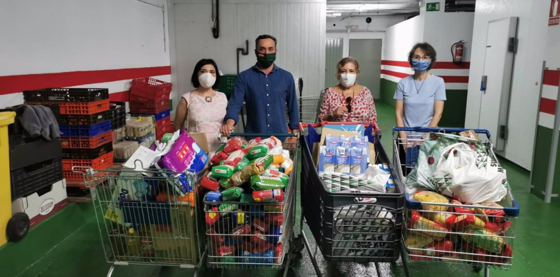 Vox Badajoz dona más de 350 kilos de alimentos al comercio social «Virgen de la Acogida»