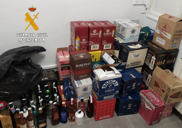 La Guardia Civil detiene en Saucedilla a un hombre que robó bebidas alcohólicas en Huelva
