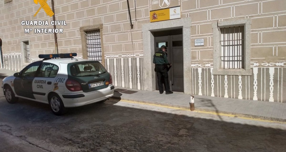 La Guardia Civil auxilia a un gaditano desorientado que circulaba por Torre de Santa María