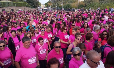 Plasencia celebra la marcha rosa con grupos reducidos y fotografías en redes sociales