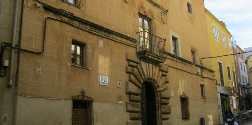 El Palacio de la Isla de Cáceres acogerá diversas exposiciones durante todo el verano