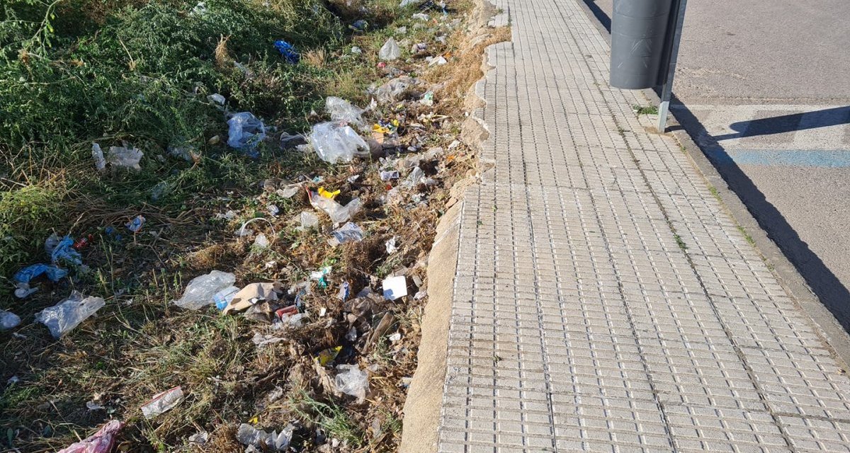 El alcalde de Moraleja denuncia presencia de basura acumulada en un solar