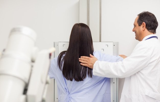 Más de 7.000 mujeres se realizan mamografías este mes en Extremadura para prevenir el cáncer