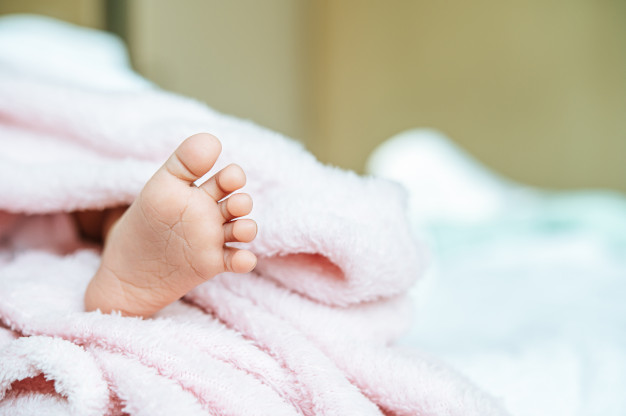 Pozuelo de Zarzón entregará 1.200 euros a los padres primerizos para fomentar la natalidad