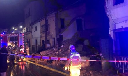 La lluvia derriba la pared de una vivienda en Malpartida de Cáceres