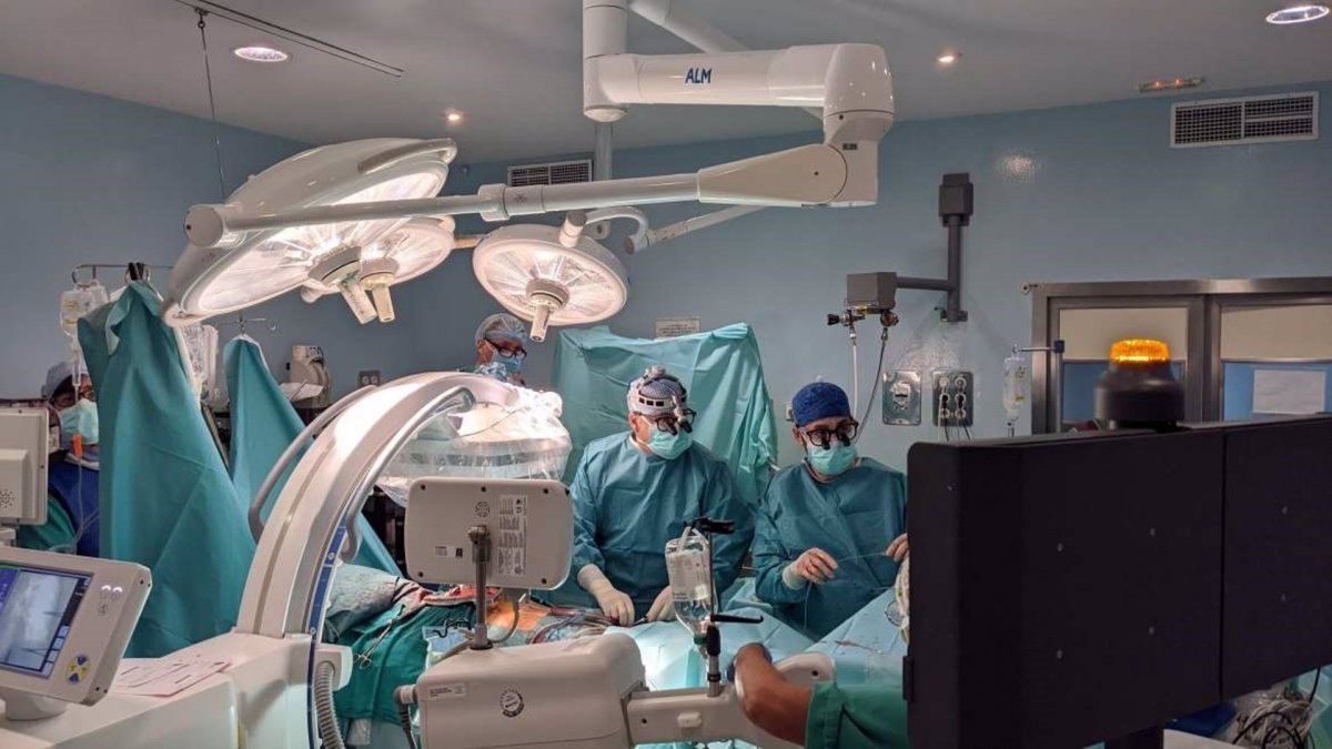 El Hospital Universitario de Badajoz practica una intervención cardíaca pionera en Europa