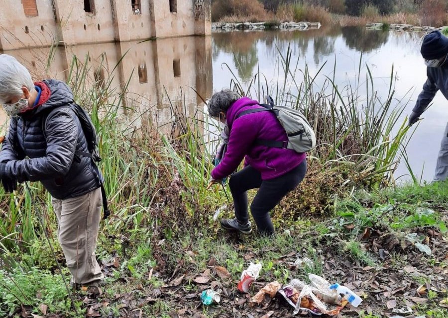Voluntarios de Adenex recogen 270 kilos de residuos en el río Gévora a su paso por Badajoz