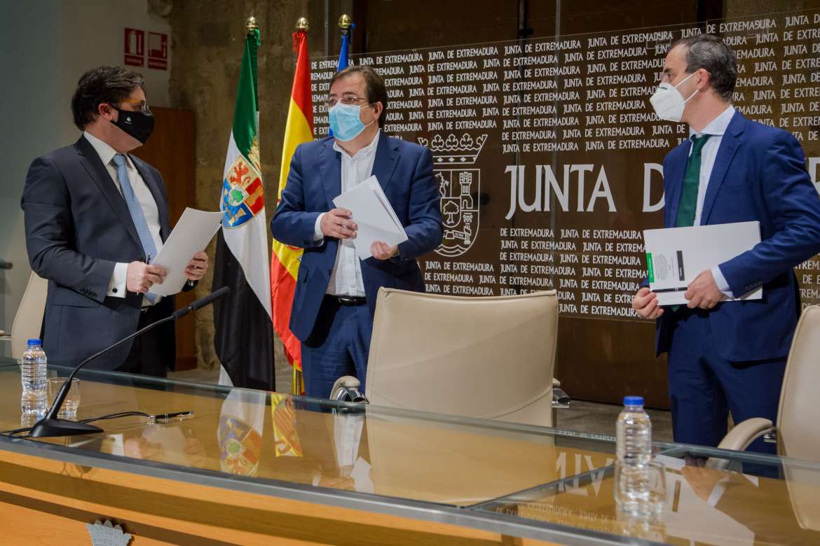 Firmado el contrato para el tratamiento de residuos en Plasencia, Navalmoral, Mérida y Villanueva