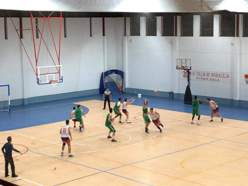 El modesto club de baloncesto de Moraleja, preparado para enfrentarse a grandes equipos de Sevilla, Cádiz y Huelva