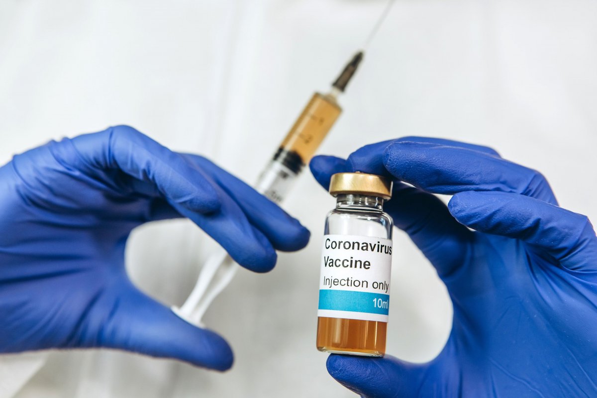 La vacuna de la gripe coincidirá con la tercera dosis de la del coronavirus en Extremadura