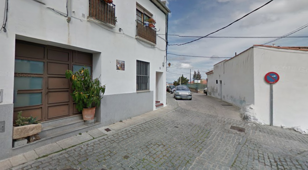 Herido un varón de 37 años tras caerse de una escalera en Cáceres