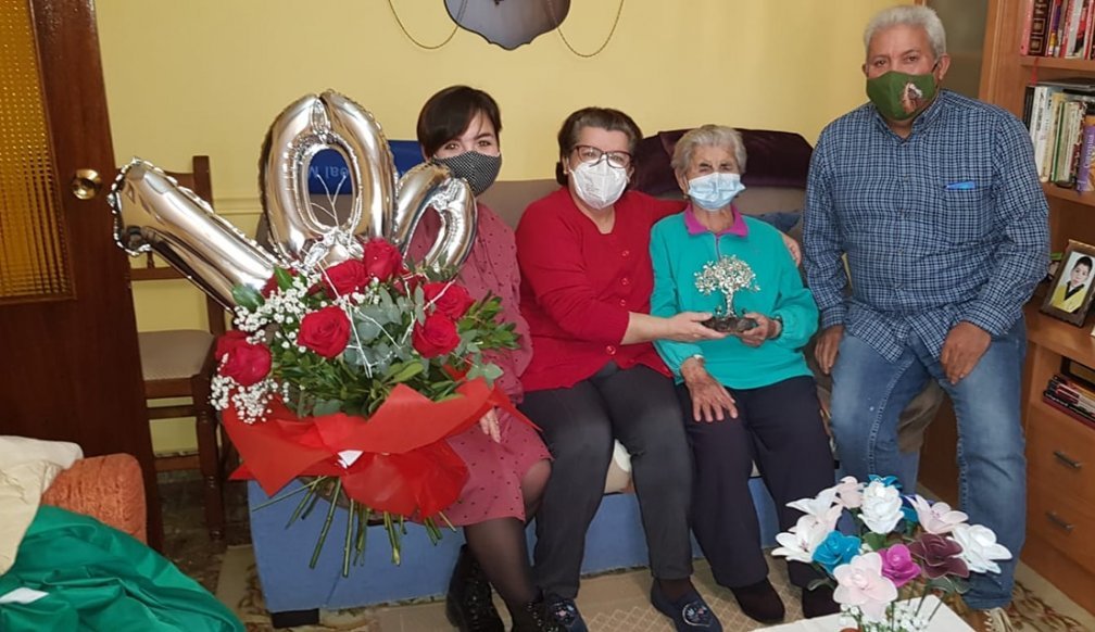 Eljas rinde homenaje a su vecina Paula Moralejo tras cumplir 100 años