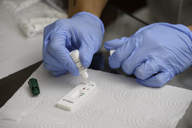 La venta de test de antígenos para detectar la Covid se dispara en las farmacias extremeñas