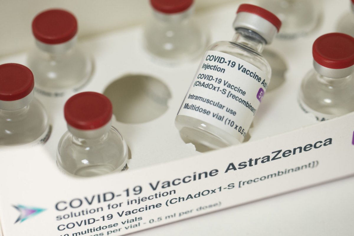 Extremadura tiene en los almacenes más de 25.000 vacunas de AstraZeneca a la espera de una decisión