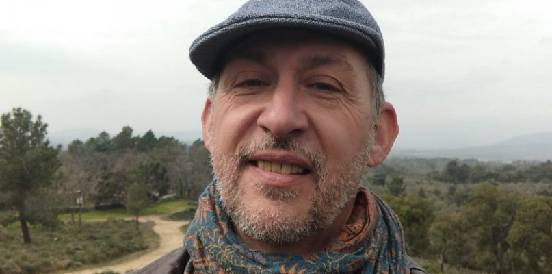 Ángel Sotomayor: «Nos gastamos el dinero y cometemos faltas de ortografía en el nombramiento de las calles de Hoyos»