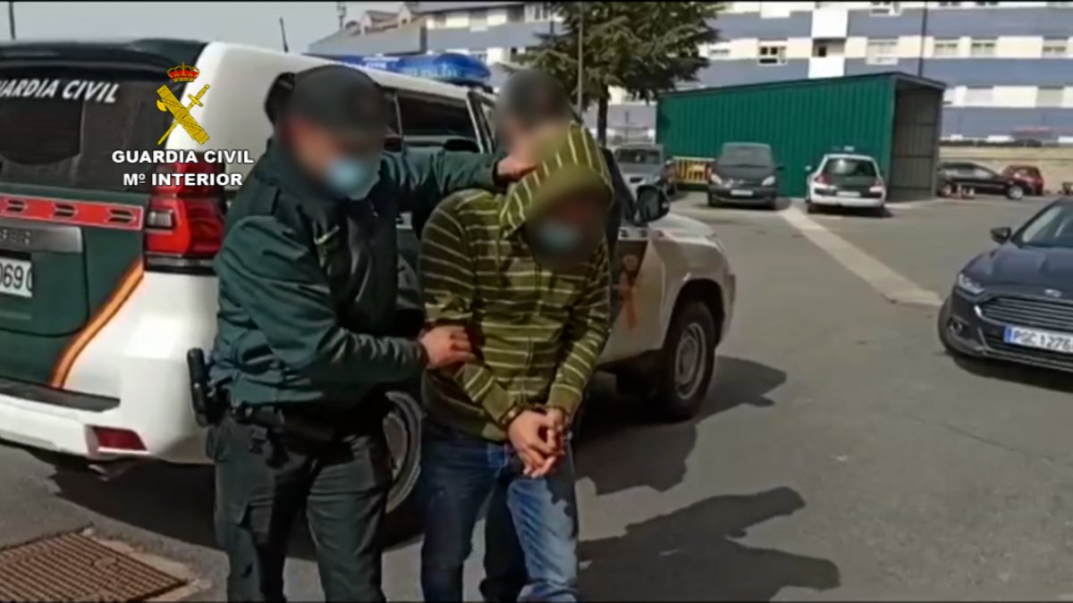 VIDEO: Dos detenidos por estafar 600.000 euros a gasolineras de España, dos de ellas en Badajoz y Montehermoso