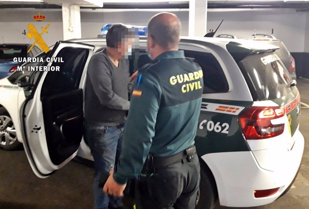 Dos detenidos por robar en una gasolinera de Santa Marta de los Barros
