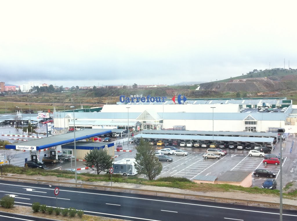 La Junta no deberá pagar a Carrefour los 175.000 euros que pedía por no abrir los primeros domingos de mes