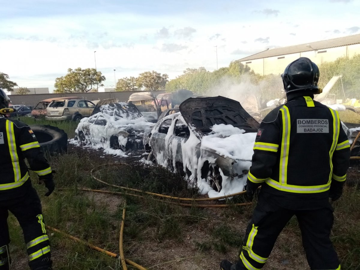Los bomberos del Consorcio de la Provincia de Badajoz consiguen extinguir el incendio de Don Benito