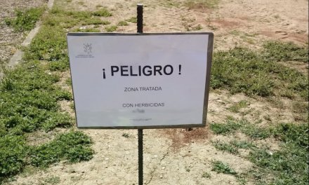 El Ayuntamiento de Coria aplica herbicidas para acabar con garrapatas y otros parásitos