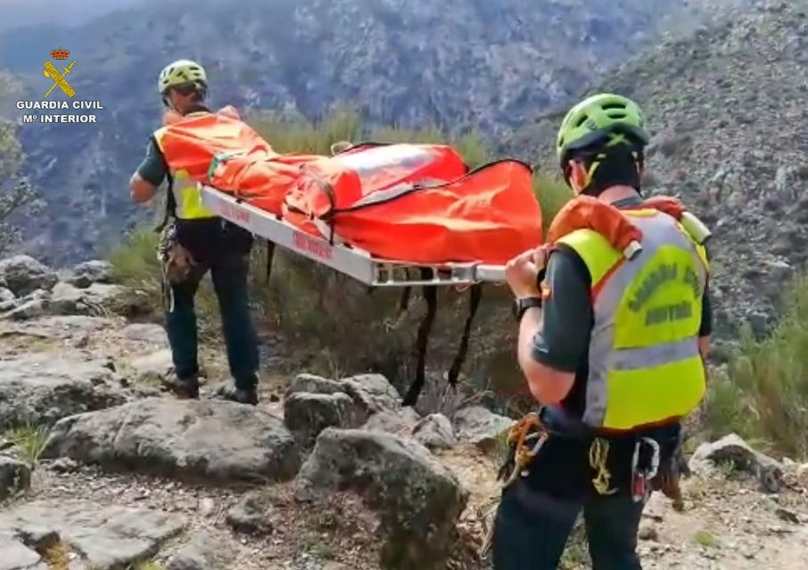 Rescatan en complicadas condiciones a una senderista de Badajoz herida de gravedad