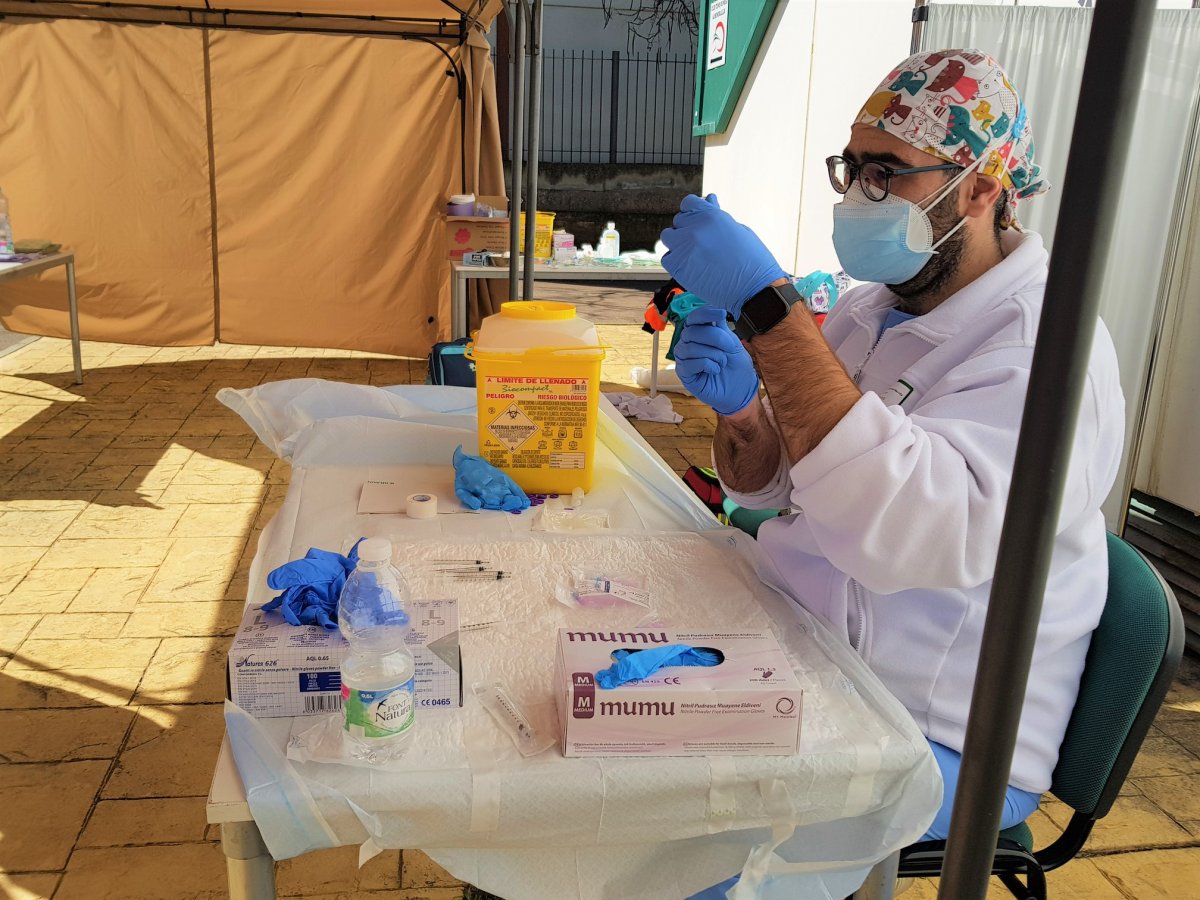 Arranca en Extremadura la vacunación de la tercera dosis contra la Covid-19 en mayores de 70 años