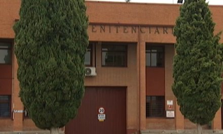 Un preso de la cárcel de Badajoz intenta estrangular a un trabajador penitenciario