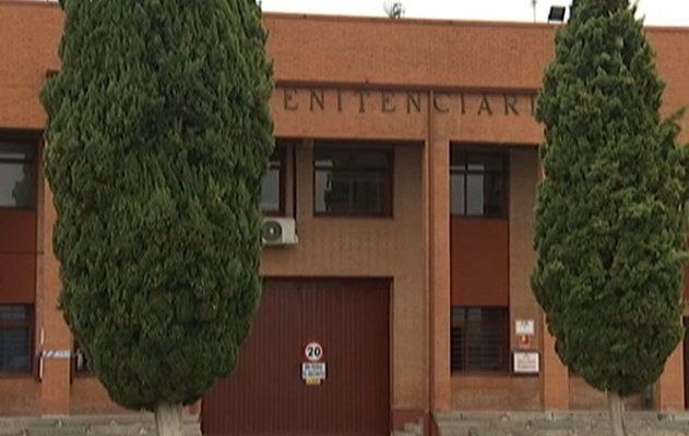 Un preso de la cárcel de Badajoz intenta estrangular a un trabajador penitenciario